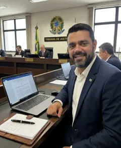 Edson R. O. Almeida, assessor de desembargador